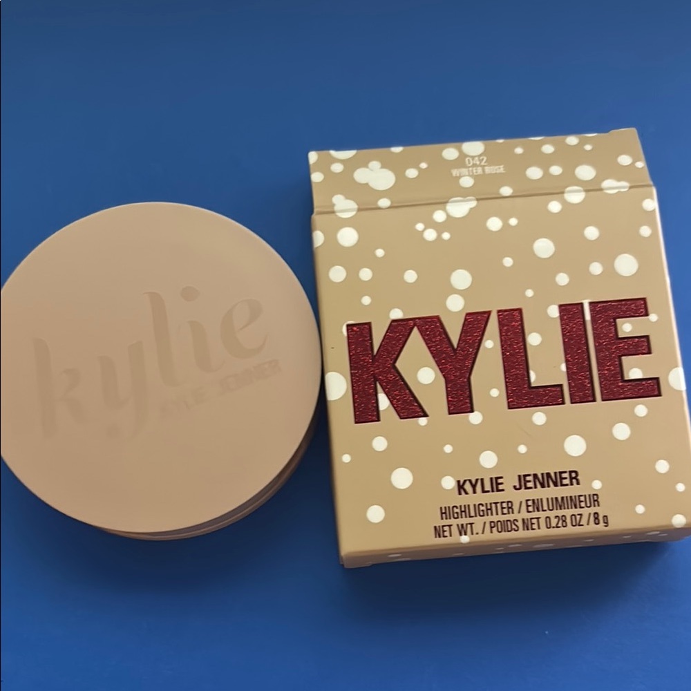 NIB Kylie Highlighter in Winter Rose Shade 042